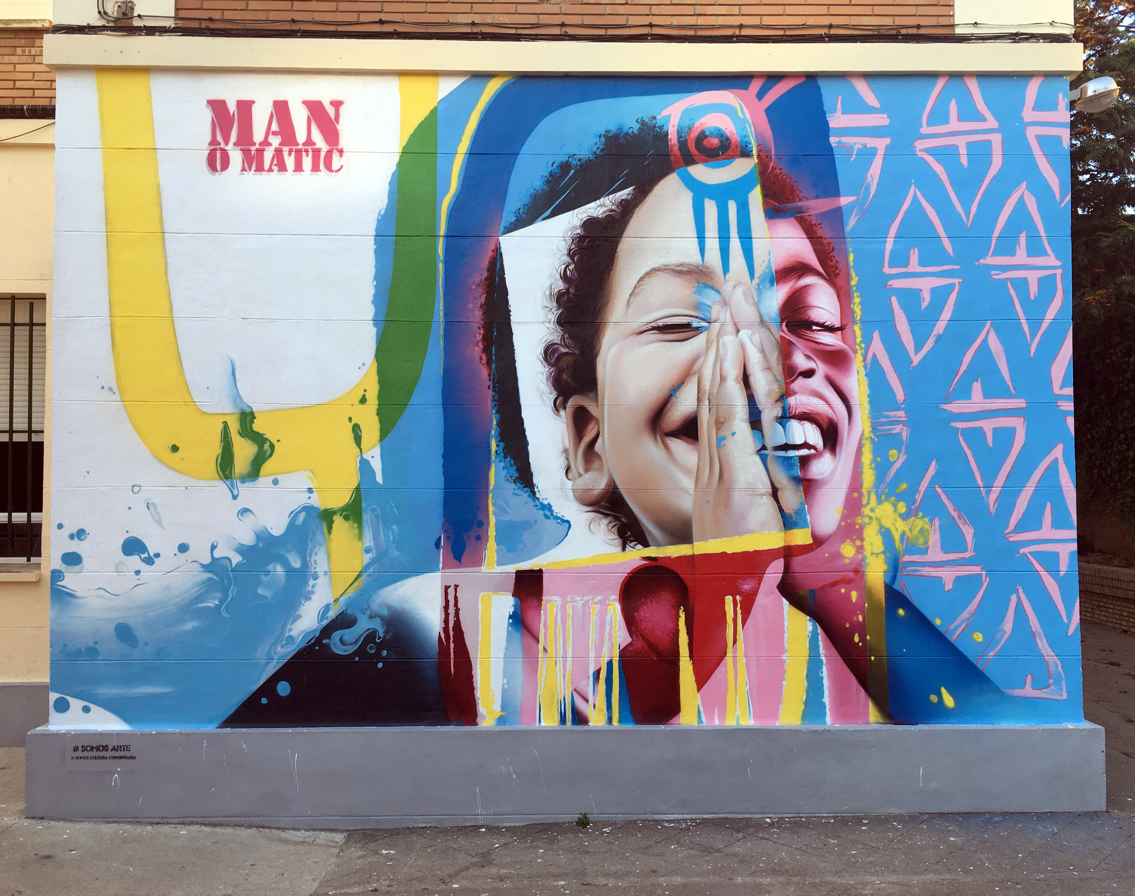 Manomatic realiza una obra de arte urbano en nuestro centro